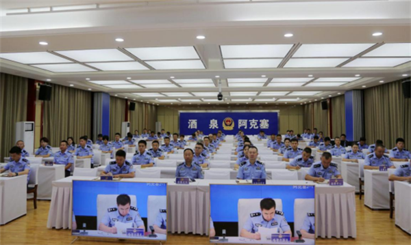 酒泉市阿克塞公安交警“四抓四提”力促“严管十条”走深走实